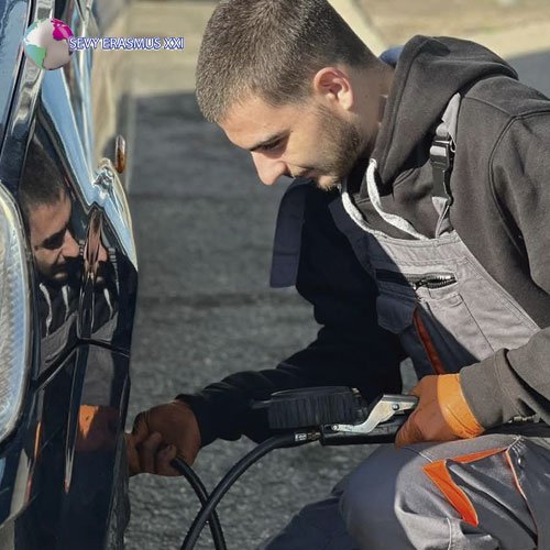 Участниците от направление “Автотранспорт” усъвършенстват уменията си в реална работна среда