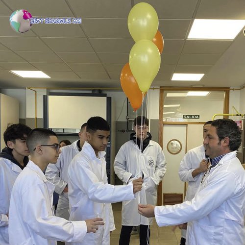 Участниците от направление “Автотранспорт” усъвършенстват уменията си в реална работна среда