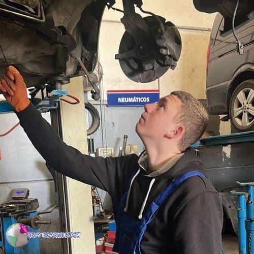 Участниците от направление “Автотранспорт” усъвършенстват уменията си в реална работна среда