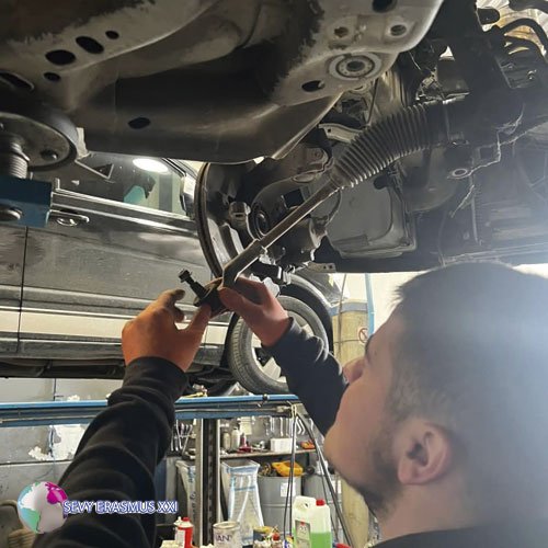 Участниците от направление “Автотранспорт” усъвършенстват уменията си в реална работна среда