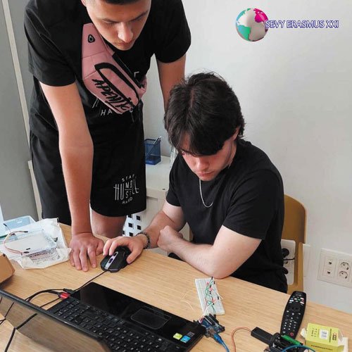 Futuro en Acción: Estudiantes de Targovishte Impulsan sus Habilidades STEAM en un Curso Erasmus+